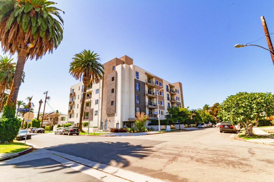 More Photos Of 11900 Courtleigh Dr, Los Angeles Apartments For Sale