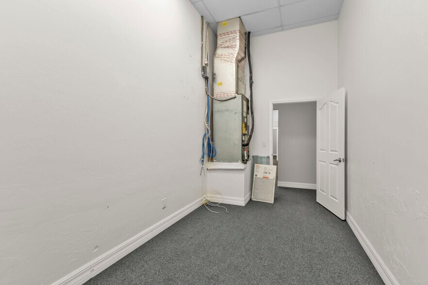 More Photos Of 4694 Tamiami Trl, Port Charlotte Freestanding For Lease