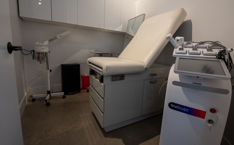 More Photos Of 421 N Rodeo Dr, Beverly Hills General Retail For Lease