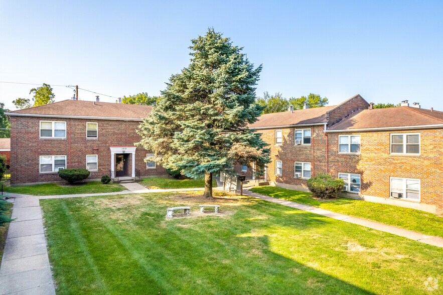 More Photos Of 1203 E 11th St, Davenport Apartments For Sale