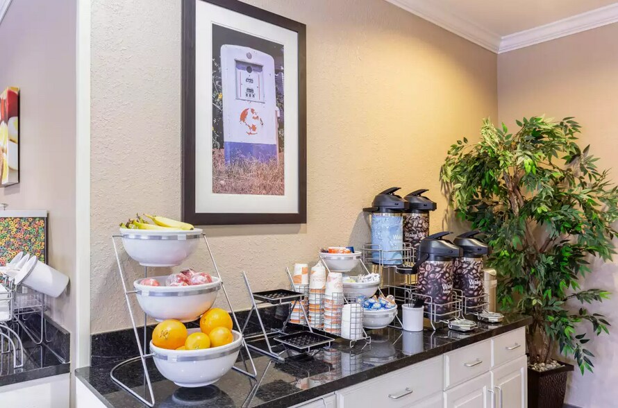 More Photos Of 9010 E 71st St, Tulsa Hotel For Sale