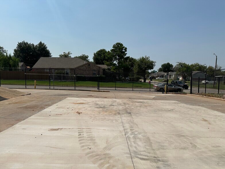 More Photos Of 401 SE 59th St, Oklahoma City Distribution For Sale