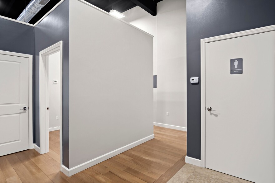 More Photos Of 47 Newbury St, Peabody Freestanding For Lease