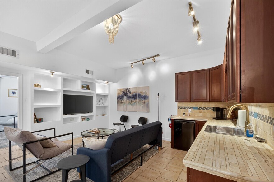 More Photos Of 2217 Sealy St, Galveston Office Residential For Sale