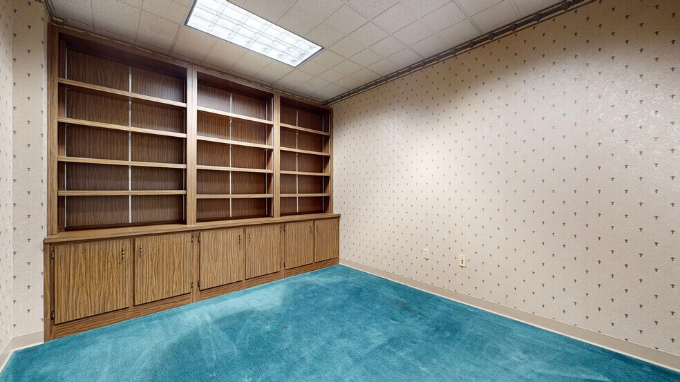 More Photos Of 2228-2230 Sunset Blvd, Steubenville Office For Lease