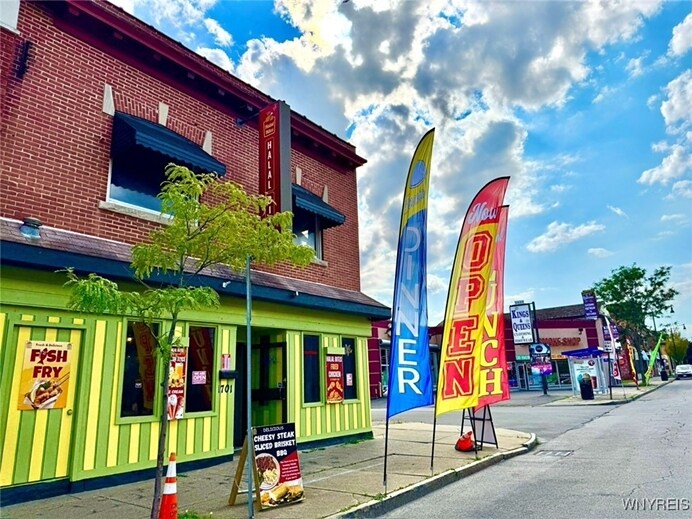 Primary Photo Of 1701 Pine Ave, Niagara Falls Restaurant For Sale