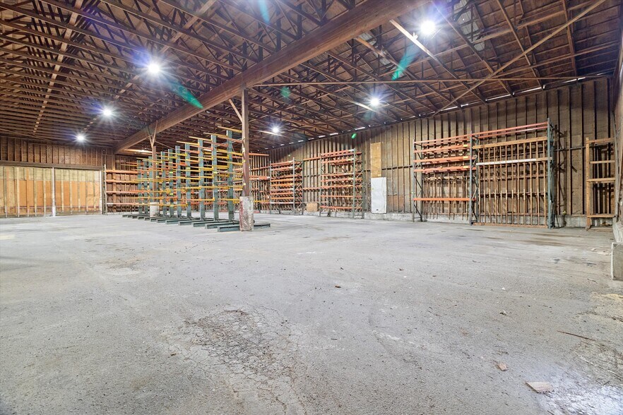 More Photos Of 6305 SW Highway 101, Lincoln City Warehouse For Sale