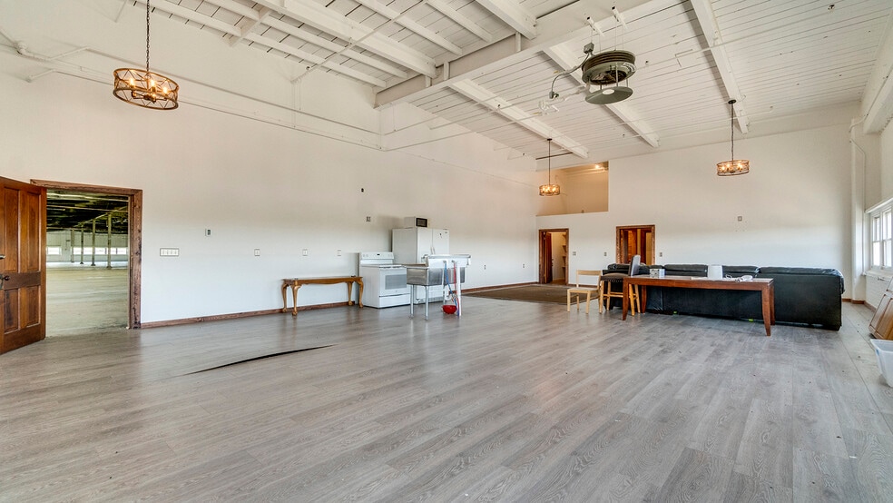 More Photos Of 101 N Washington St, Hanover Warehouse For Lease