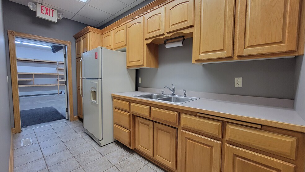 More Photos Of 1881 NW Station Parkway, Andover Office Residential For Lease