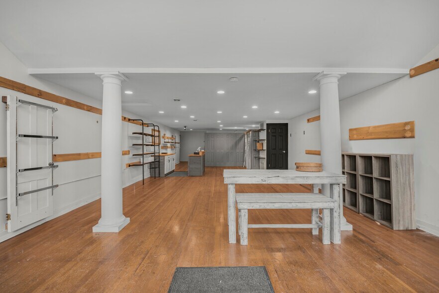 More Photos Of 200 Broadway St, Jordan Storefront Retail Residential For Lease