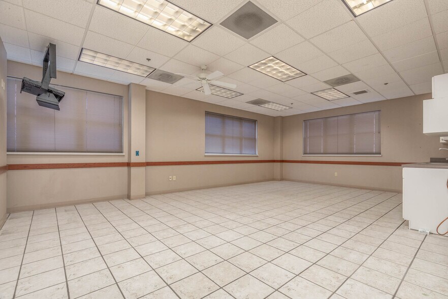 More Photos Of 717 N 16th St, Saint Louis Office For Lease