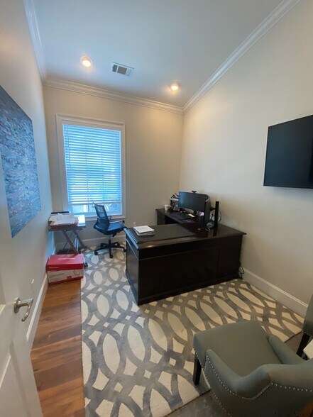 More Photos Of 2694 W Oxford Loop, Oxford Office For Lease