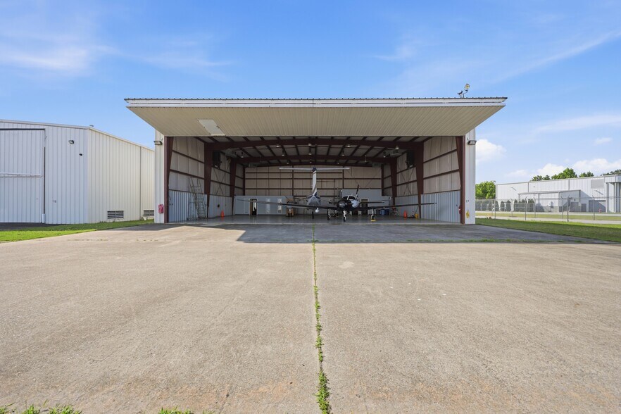 Primary Photo Of 1121 N Memorial Dr, Greenville Airplane Hangar For Lease