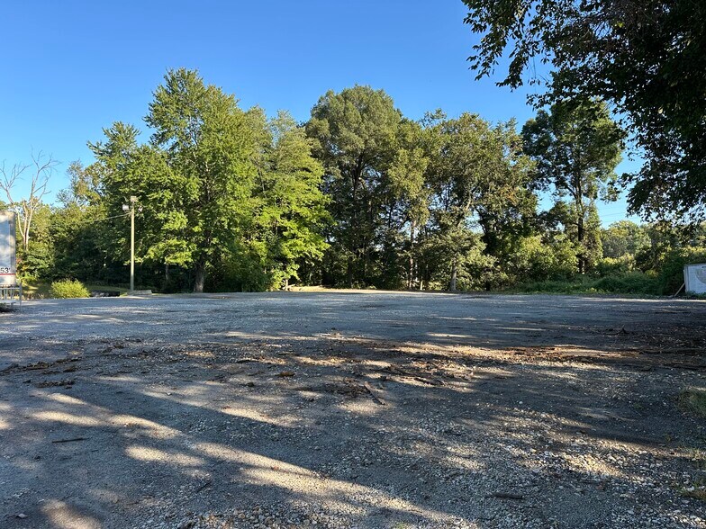 More Photos Of 8271 Brock Bridge Rd, Laurel Warehouse For Lease