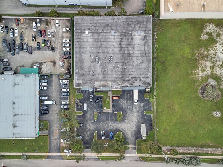 More Photos Of 10855 NW 27th St, Doral Warehouse For Lease