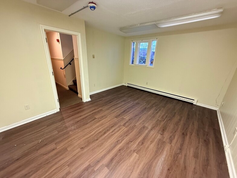 More Photos Of 1019 Farmington Ave, Bristol Office For Lease