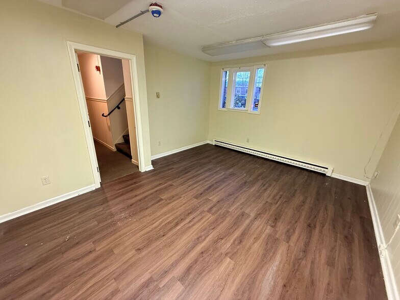 More Photos Of 1019 Farmington Ave, Bristol Office For Lease