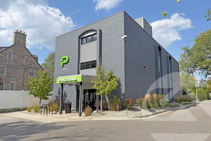 Primary Photo Of 1234 E Grand River Ave, East Lansing General Retail For Sale