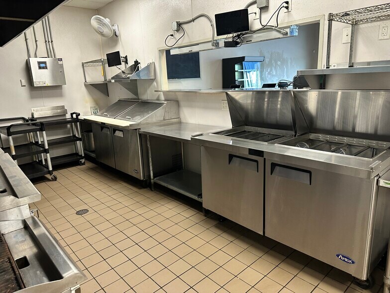 More Photos Of 240 Berlin Tpke, Berlin Unknown For Lease