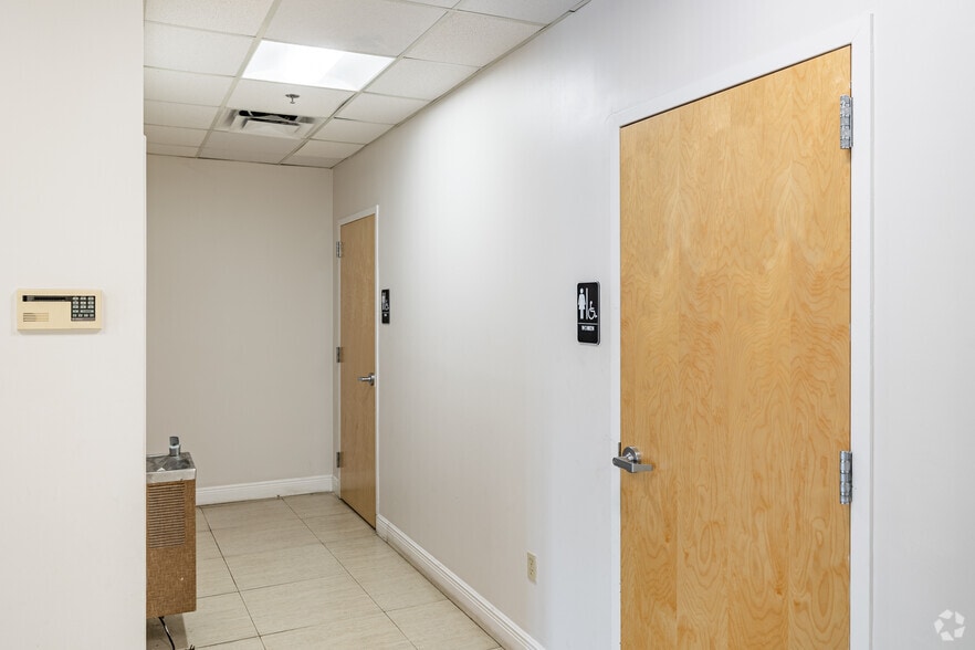 More Photos Of 3745 Broadway, Fort Myers Medical For Sale