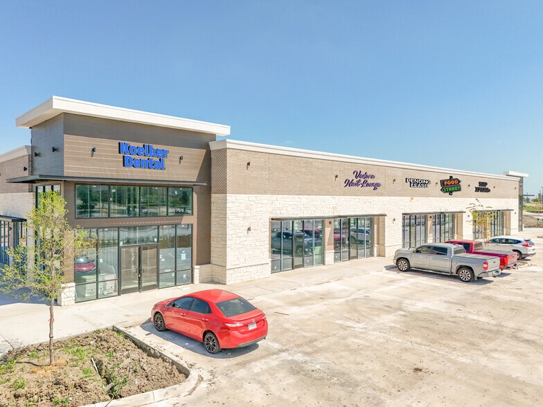More Photos Of 960 W Exchange Pky, Allen General Retail For Sale
