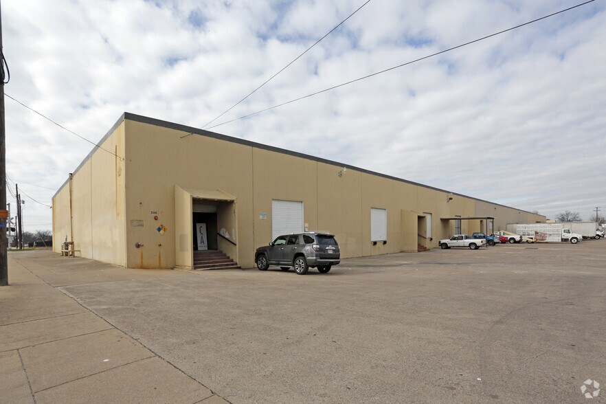 More Photos Of 3400-3446 May St, Fort Worth Warehouse For Lease