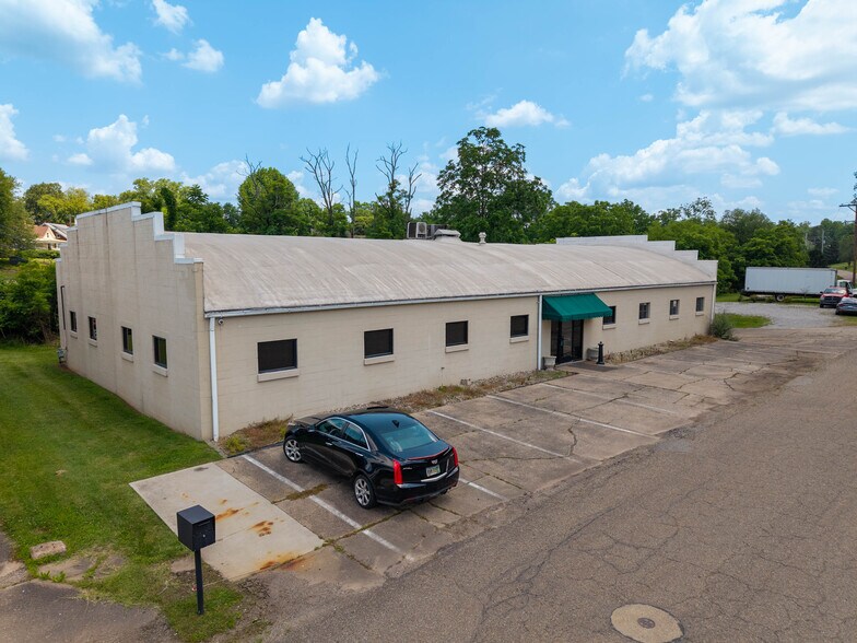 Primary Photo Of 101 Rathbone Rd, Marietta Flex For Sale