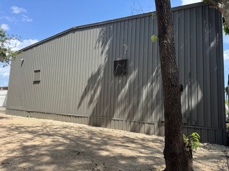 More Photos Of 2312 Halls Mill Rd, Mobile Warehouse For Lease