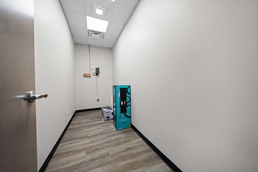 More Photos Of 1170 Dunlop Ln, Clarksville Industrial For Lease