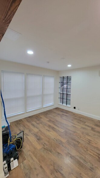 More Photos Of 2010-2012 FM 2673, Canyon Lake Office For Lease