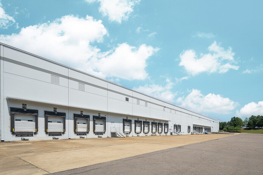 More Photos Of 5300 Hickory Hill Rd, Memphis Distribution For Lease