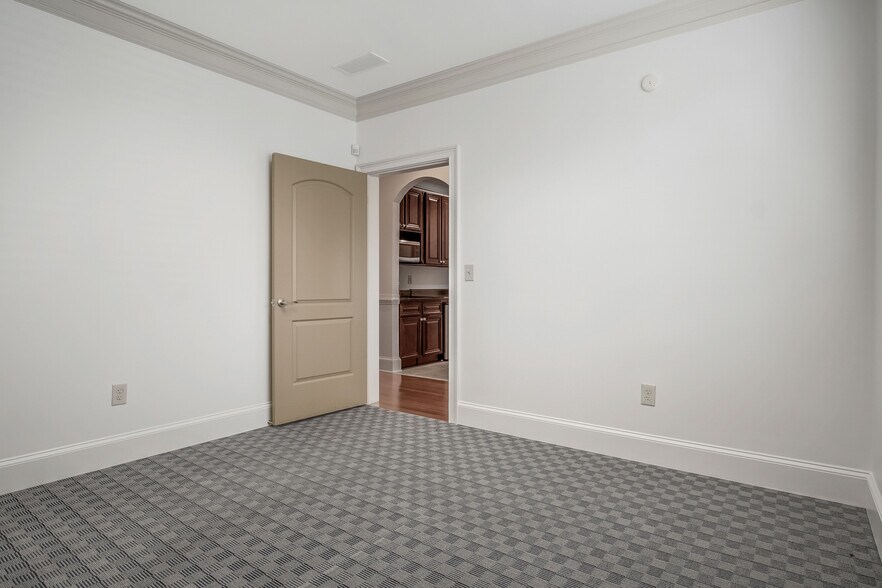 More Photos Of 4720 Peachtree Industrial Blvd, Berkeley Lake Office For Lease