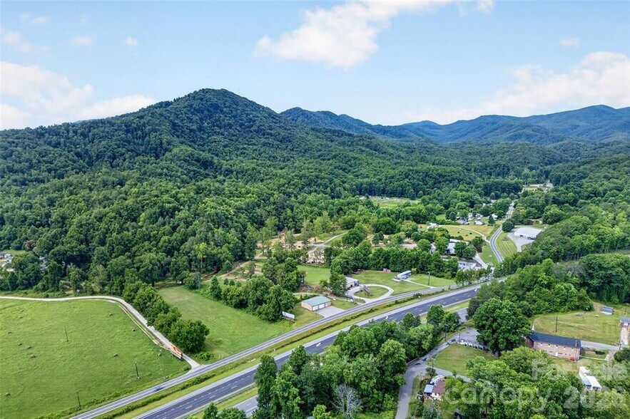 More Photos Of 533 Catawba River Rd, Old Fort Flex For Sale