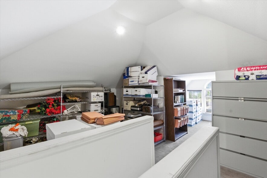 More Photos Of 717 E 1st St, Humble Office Residential For Sale