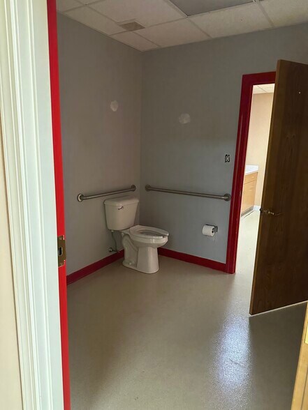 More Photos Of 15421 Forest Rd, Forest Office For Lease