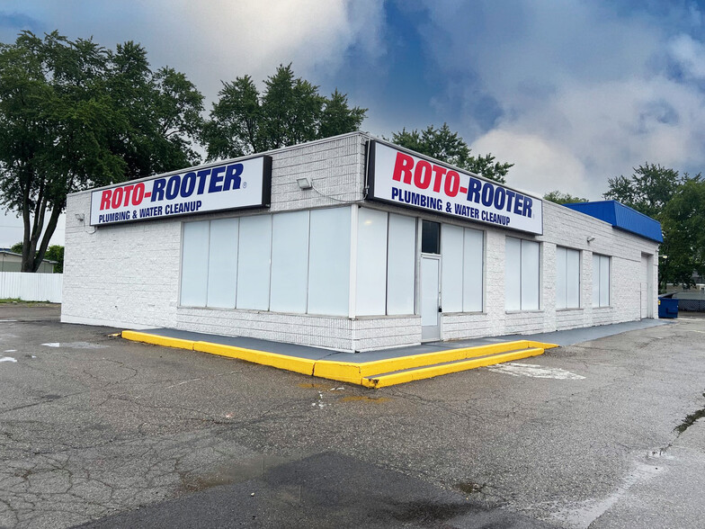 Primary Photo Of 2215 S Dort Hwy, Flint Freestanding For Lease