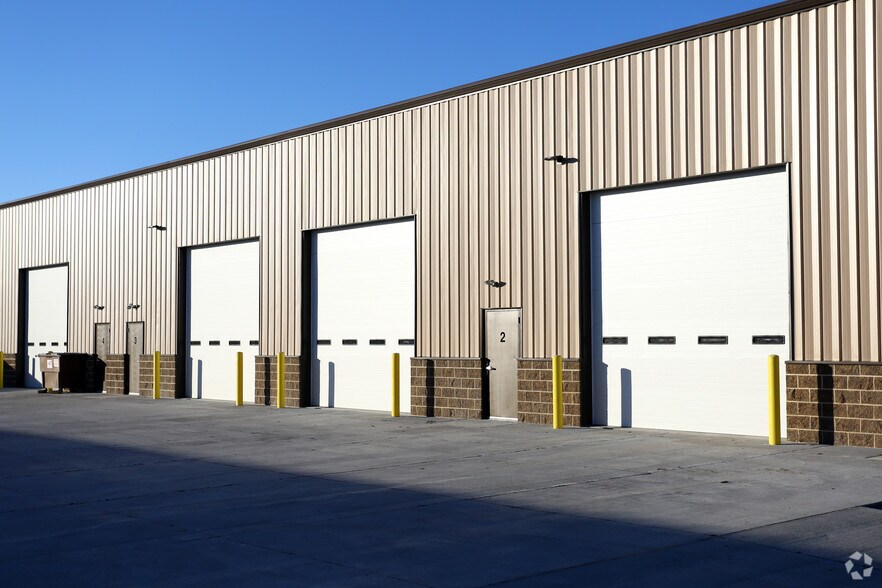 More Photos Of 1925 SW 5th St, Lincoln Warehouse For Lease