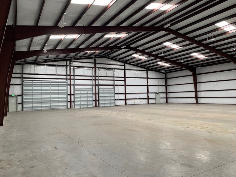 More Photos Of 5457 W Davis St, Conroe Unknown For Lease