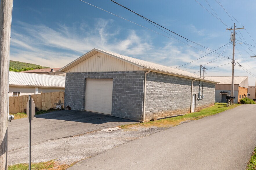 More Photos Of 3251 Main St, Pikeville Specialty For Sale