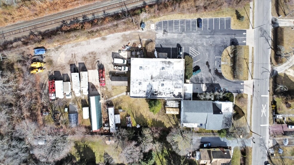 More Photos Of 32 Chichester Ave, Center Moriches Warehouse For Lease