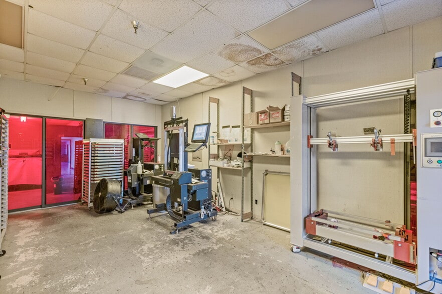 More Photos Of 6580 E Skelly Dr, Tulsa Manufacturing For Sale