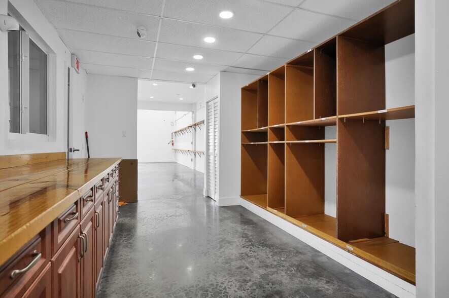 More Photos Of 7311-7323 NW 12th St, Miami Light Distribution For Sale