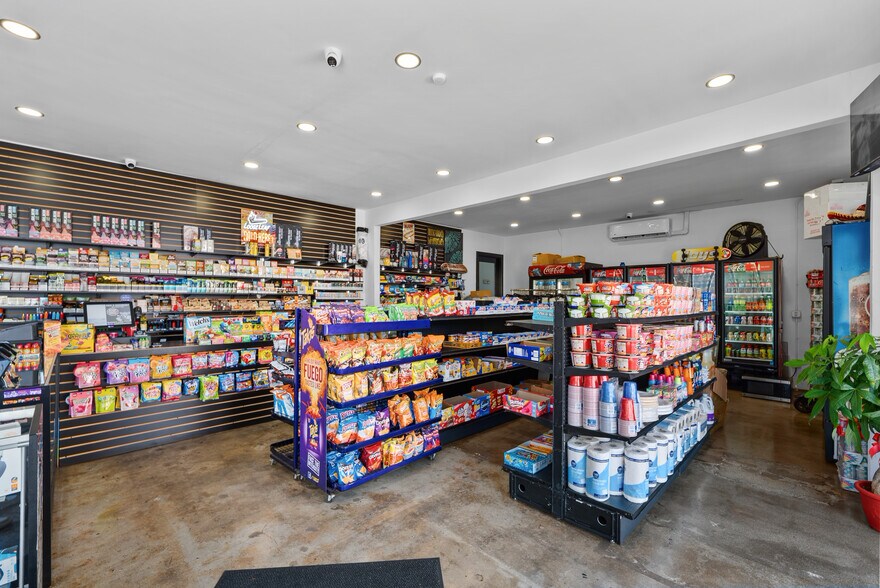 More Photos Of 1600 S Main St, Los Angeles Storefront For Sale