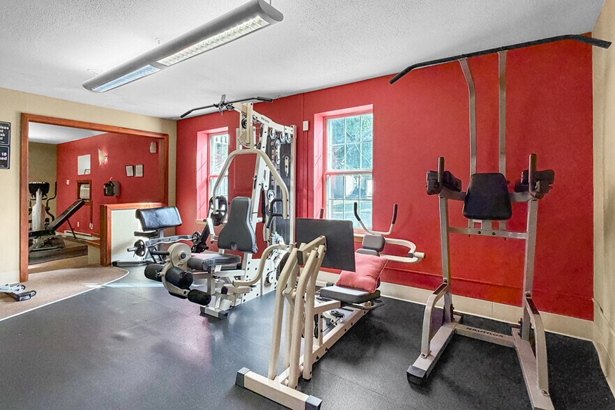 More Photos Of 2645 Newbury Cir, Burlington Apartments For Sale