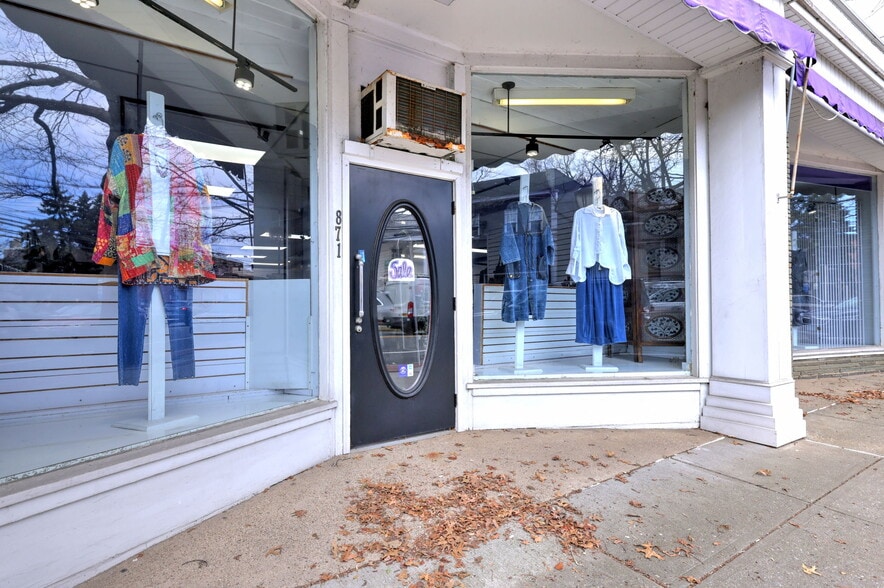 More Photos Of 873 Boston Post Rd, Darien Storefront For Lease