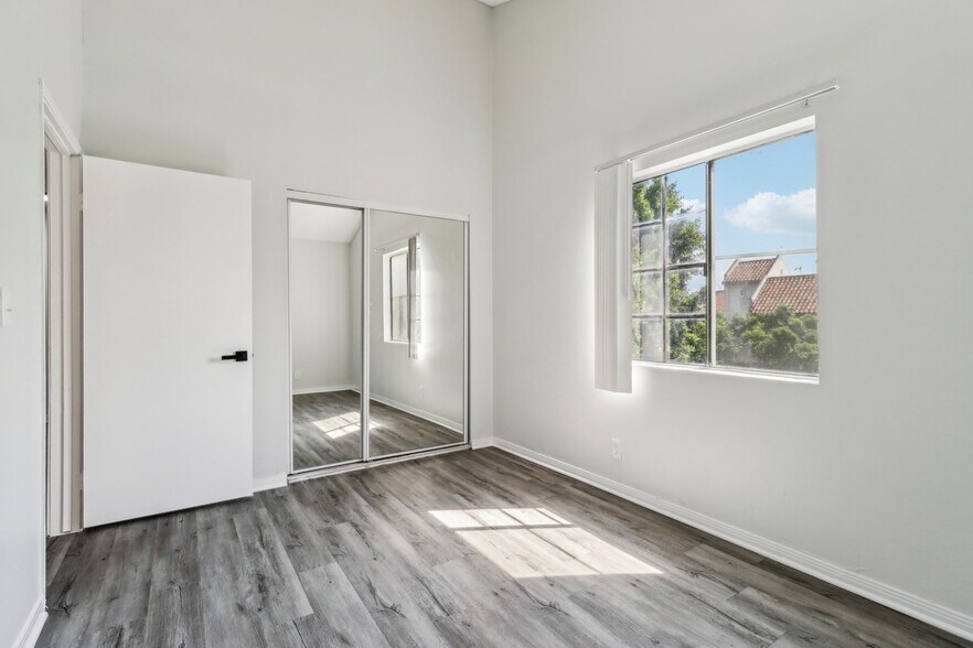 More Photos Of 311 S New Hampshire Ave, Los Angeles Apartments For Sale