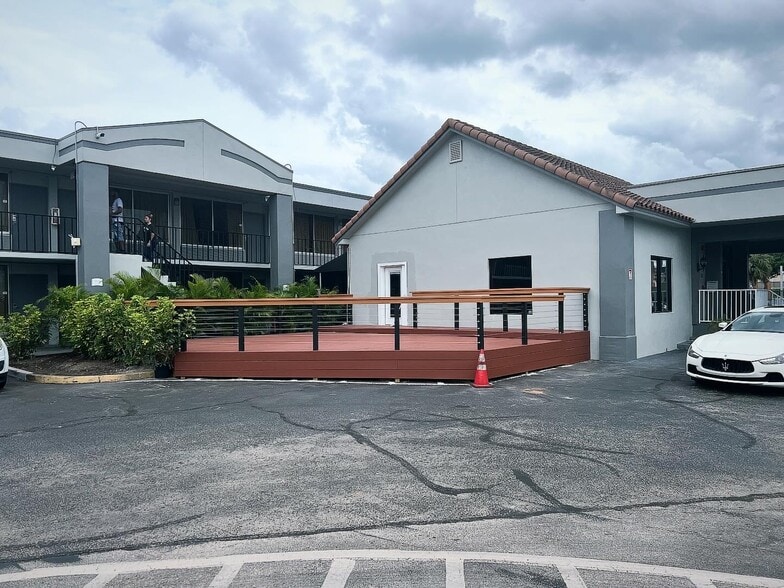 More Photos Of 44199 Highway 27 N, Davenport Hotel For Sale