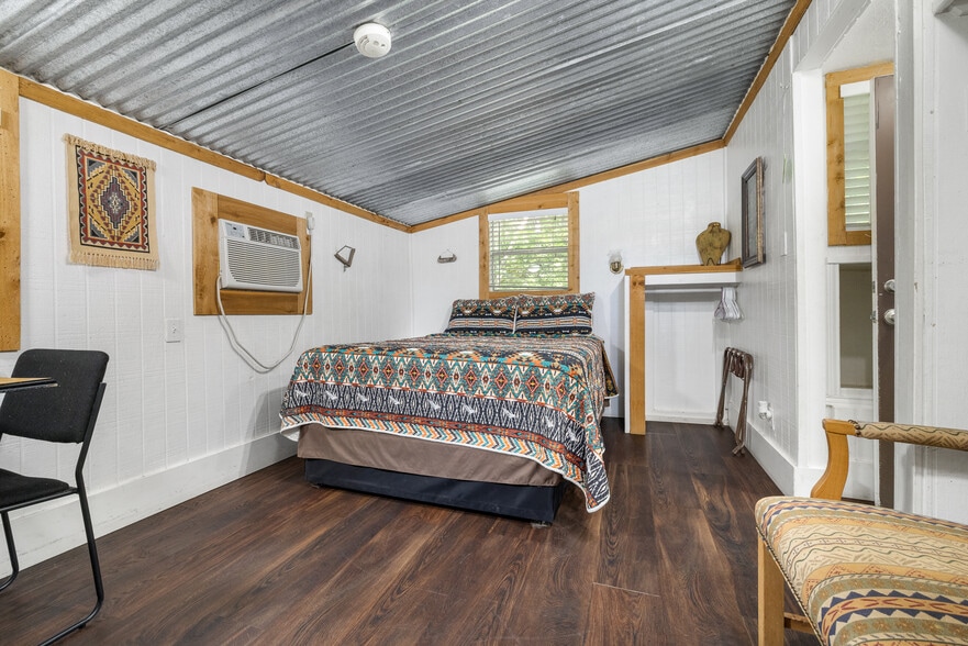 More Photos Of 621 Court St, Jasper Trailer Camper Park For Sale