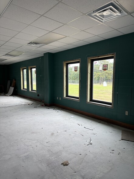 More Photos Of 11101 Highway 28 S, Parksville Warehouse For Sale