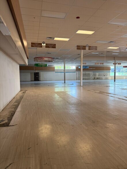 More Photos Of 680 S State St, Ukiah Drugstore For Sale